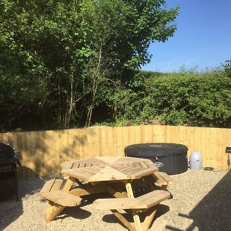 Romantic Getaway Luxury Wooden Cabin With Private Hot Tub And Bbq Aberystwyth Bagian luar foto