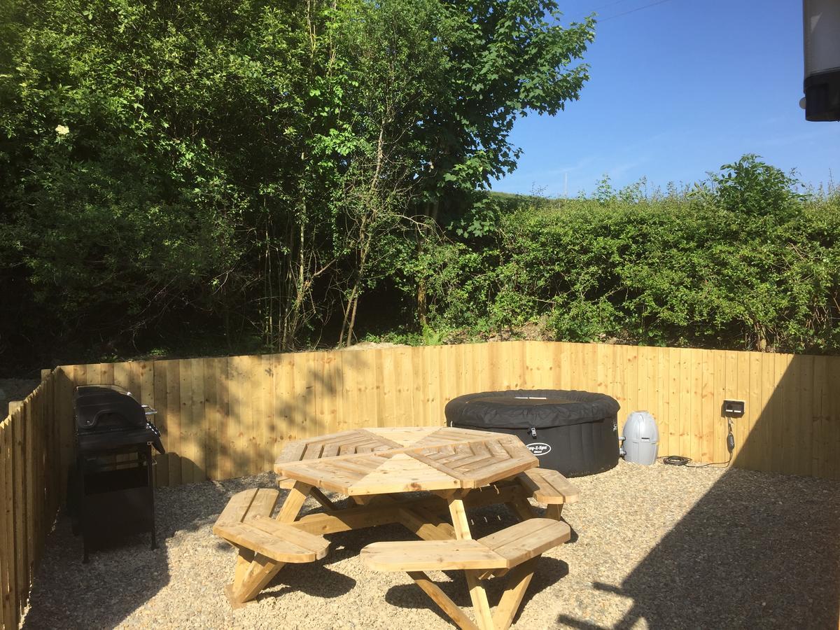 Romantic Getaway Luxury Wooden Cabin With Private Hot Tub And Bbq Aberystwyth Bagian luar foto