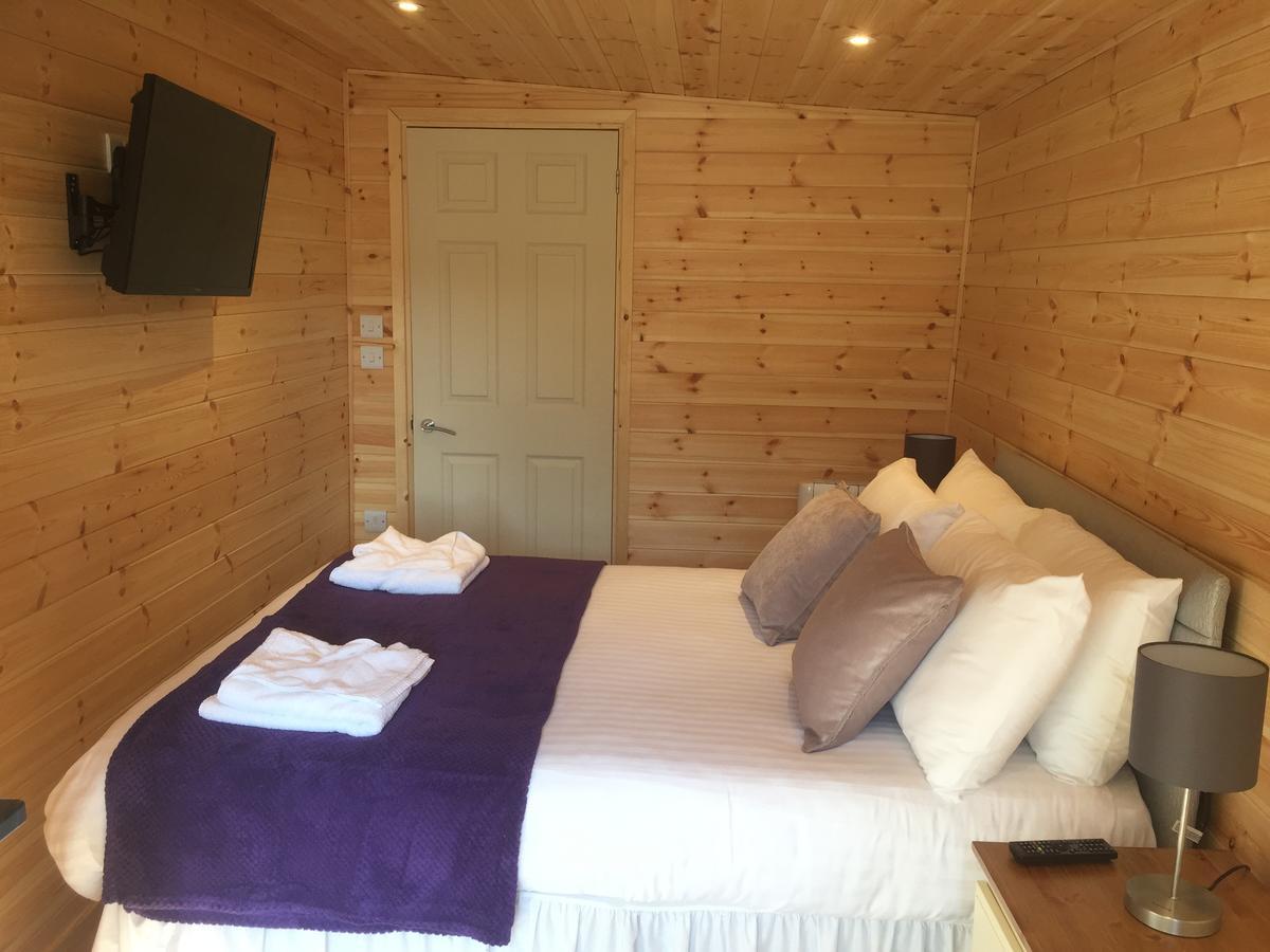 Romantic Getaway Luxury Wooden Cabin With Private Hot Tub And Bbq Aberystwyth Bagian luar foto